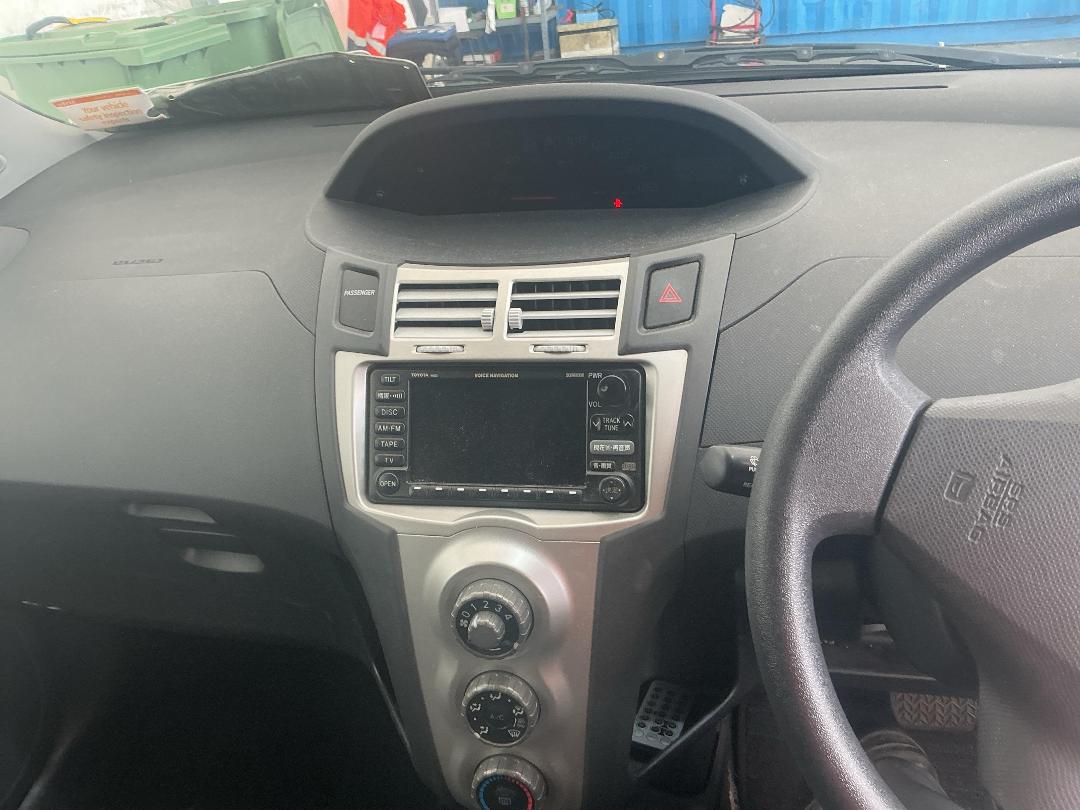 Photo '18' of Toyota Vitz Photo '18' of Toyota Vitz