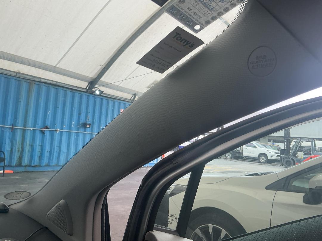 Photo '19' of Toyota Vitz Photo '19' of Toyota Vitz