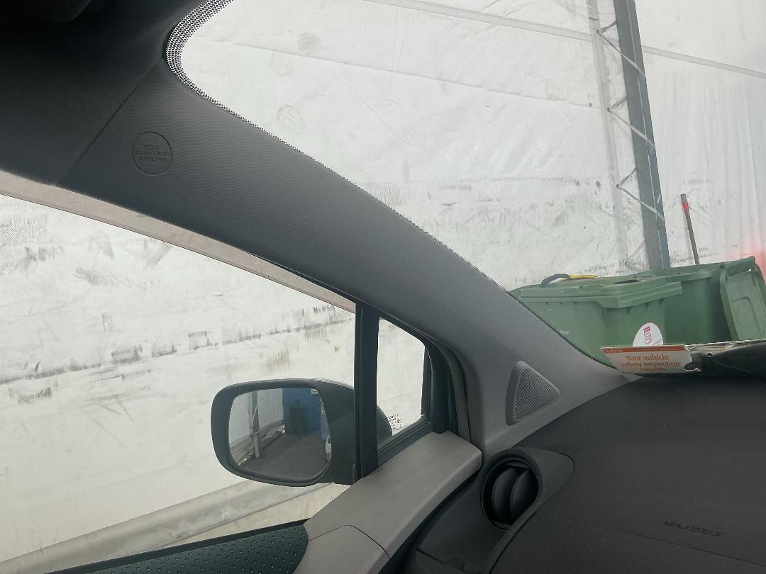 Photo '20' of Toyota Vitz Photo '20' of Toyota Vitz