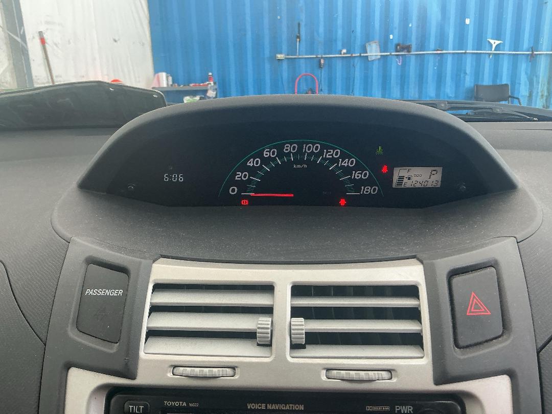 Photo '21' of Toyota Vitz Photo '21' of Toyota Vitz