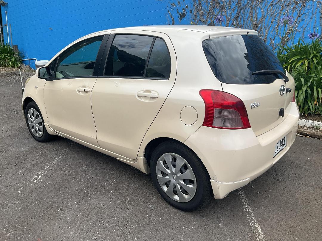 Photo '6' of Toyota Vitz