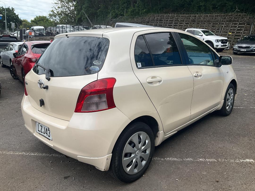 Photo '5' of Toyota Vitz