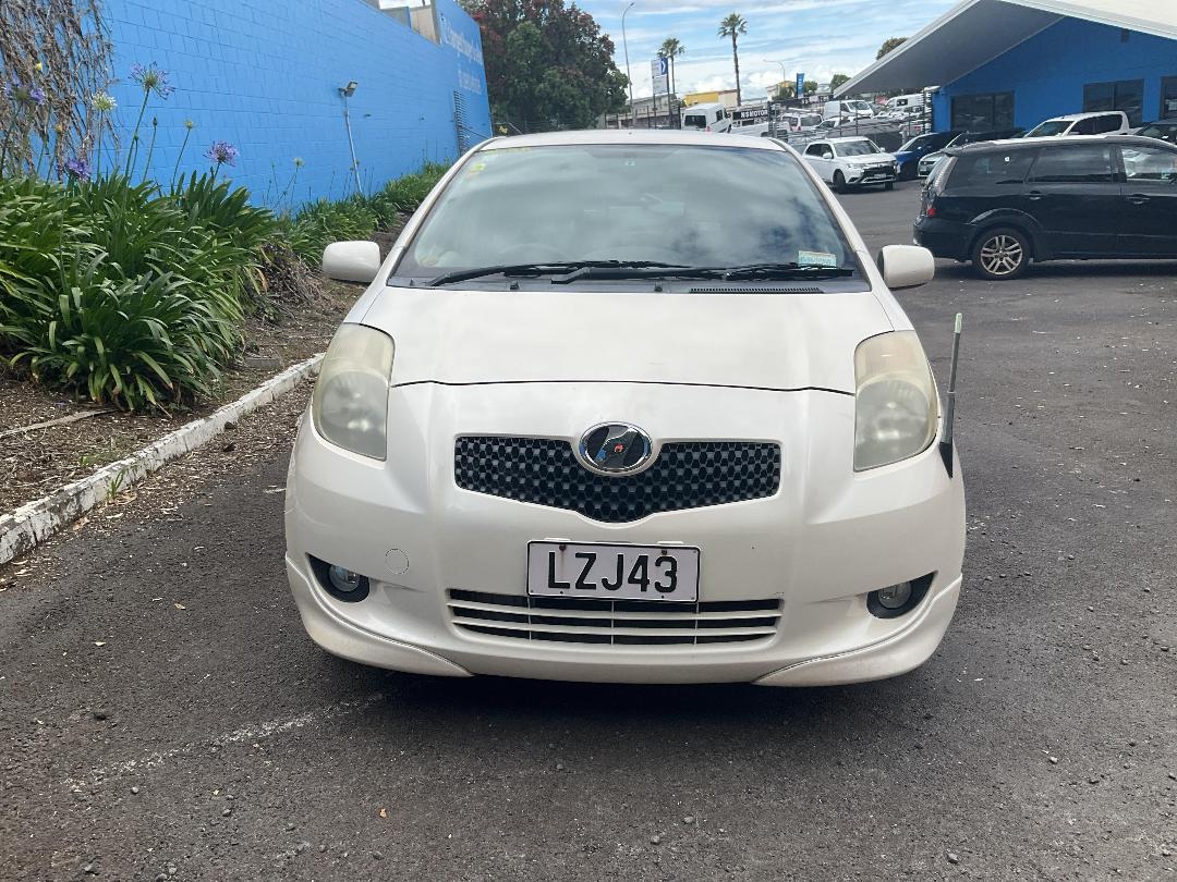 Photo '3' of Toyota Vitz