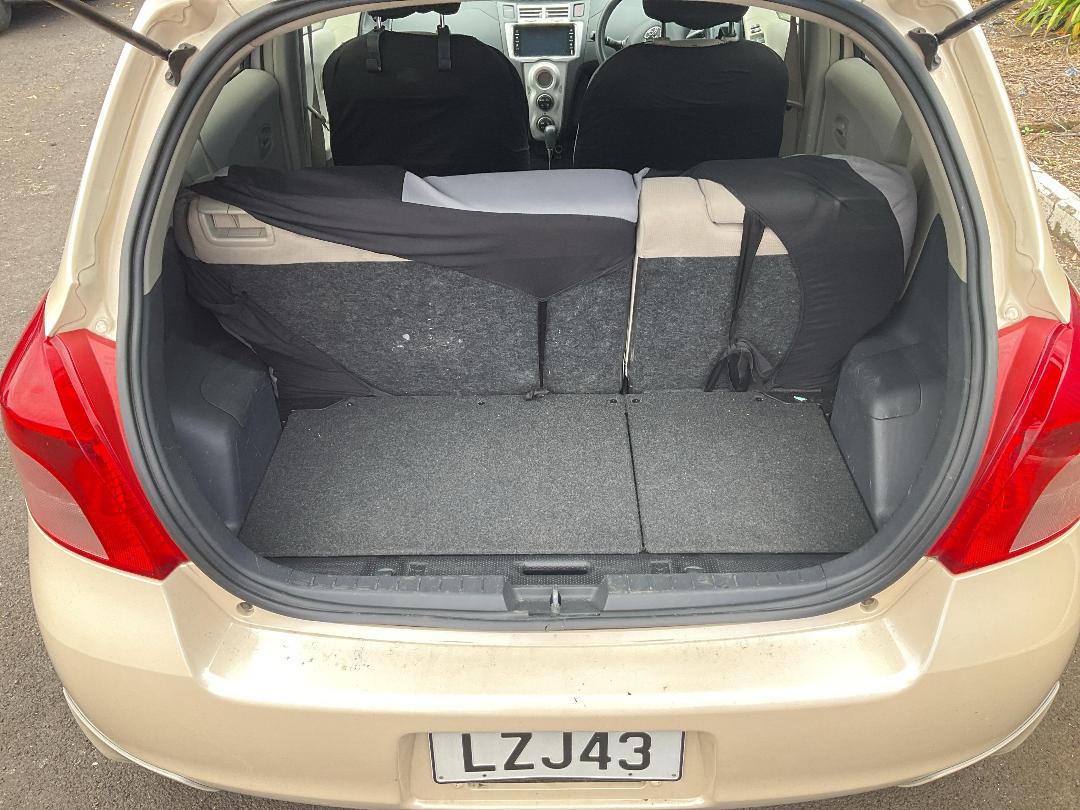 Photo '8' of Toyota Vitz