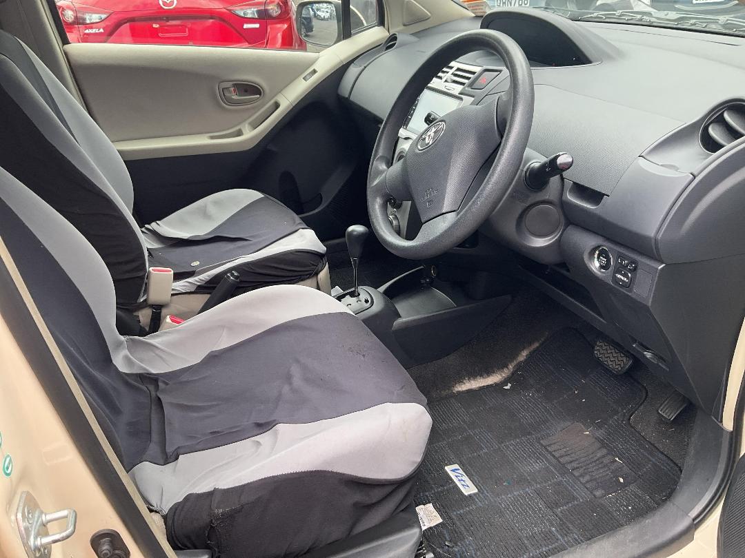 Photo '9' of Toyota Vitz