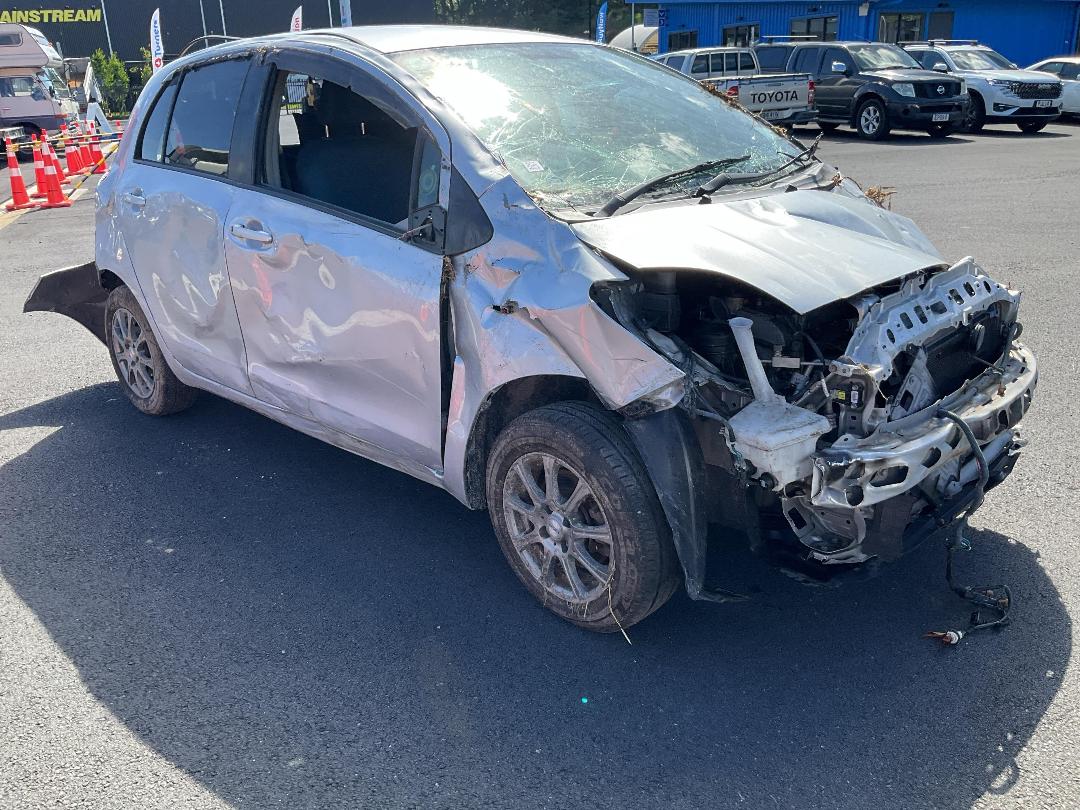 Photo '2' of Toyota Vitz