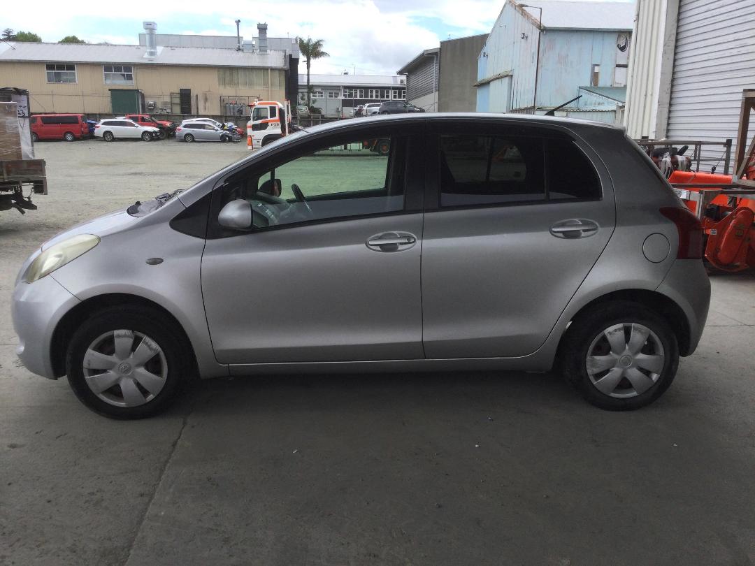 Photo '6' of Toyota Vitz