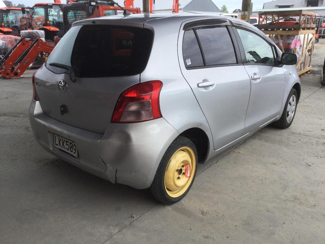 Photo '11' of Toyota Vitz