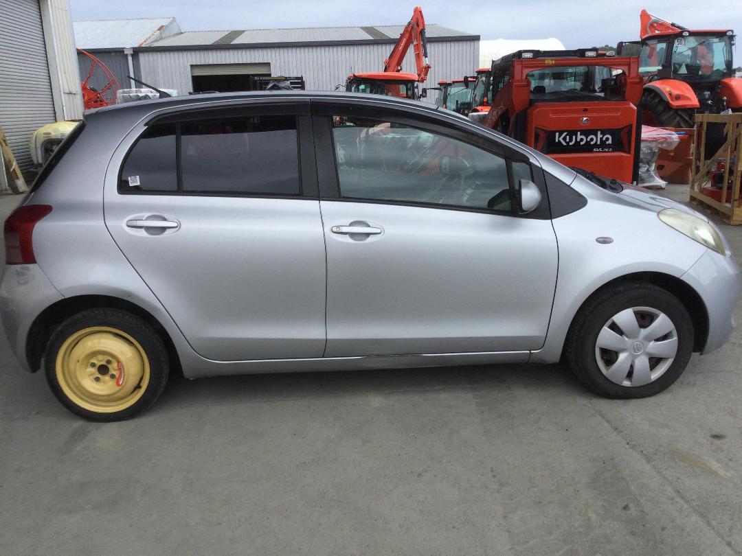 Photo '13' of Toyota Vitz