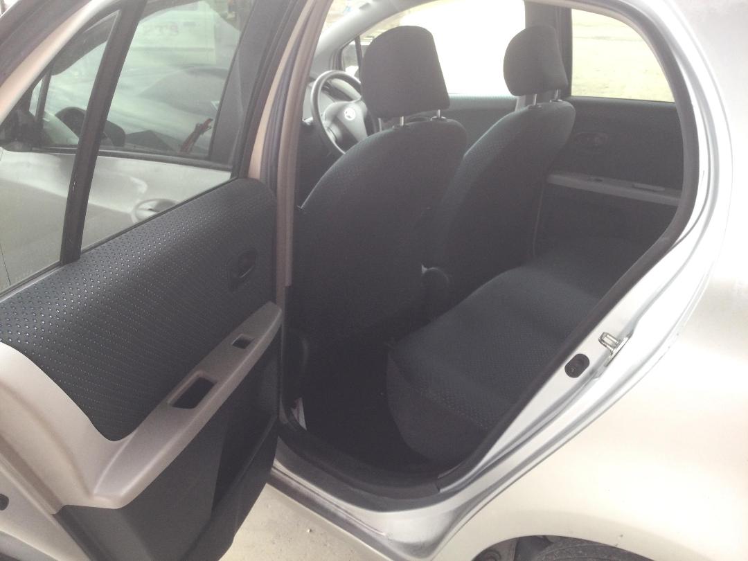 Photo '18' of Toyota Vitz