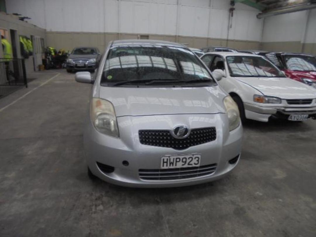 Photo '2' of Toyota Vitz Photo '2' of Toyota Vitz