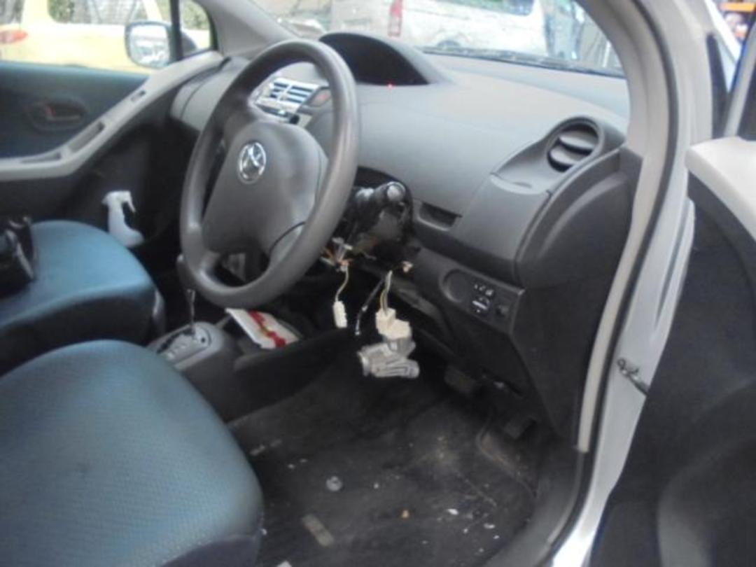 Photo '6' of Toyota Vitz Photo '6' of Toyota Vitz