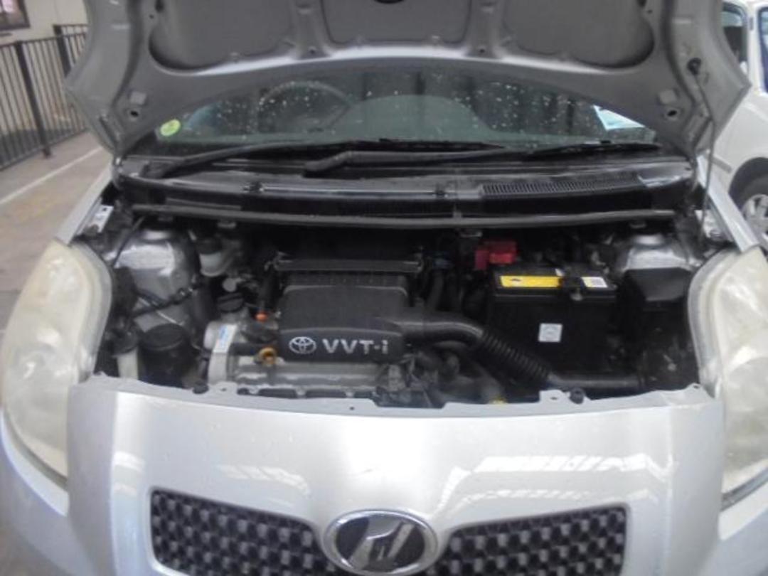 Photo '15' of Toyota Vitz Photo '15' of Toyota Vitz