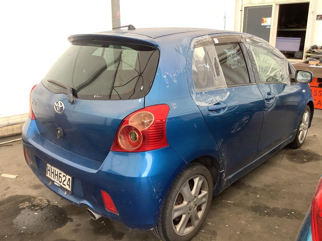 Photo '4' of Toyota Vitz Photo '4' of Toyota Vitz