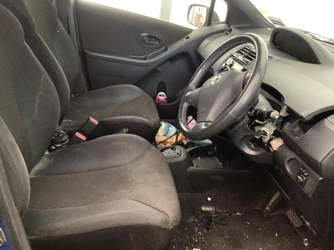 Photo '8' of Toyota Vitz Photo '8' of Toyota Vitz