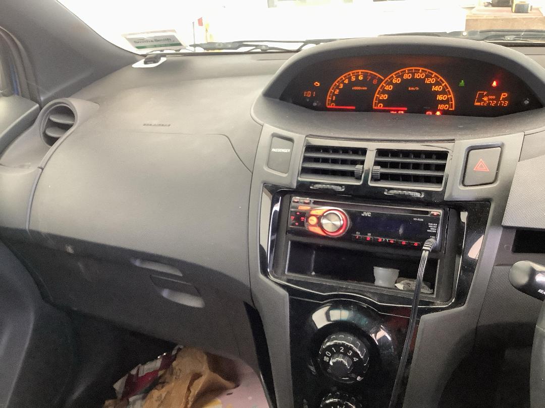 Photo '17' of Toyota Vitz Photo '17' of Toyota Vitz