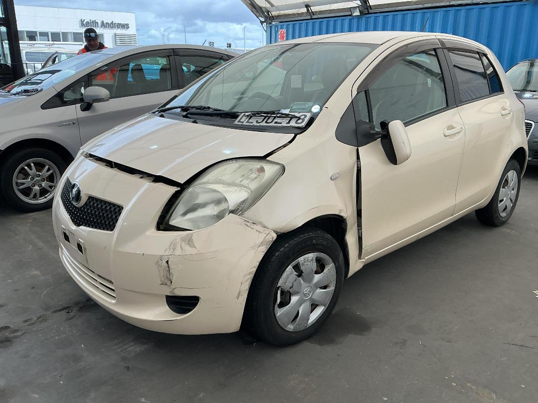 Photo '5' of Toyota Vitz Photo '5' of Toyota Vitz