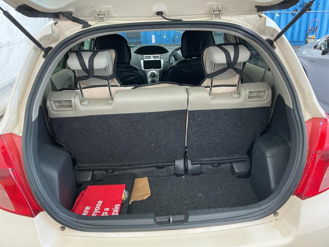 Photo '13' of Toyota Vitz Photo '13' of Toyota Vitz