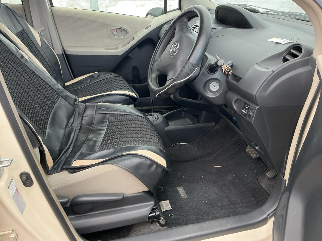 Photo '18' of Toyota Vitz Photo '18' of Toyota Vitz