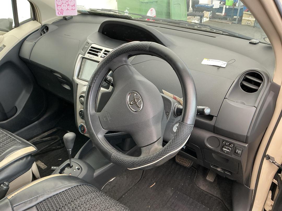 Photo '19' of Toyota Vitz Photo '19' of Toyota Vitz