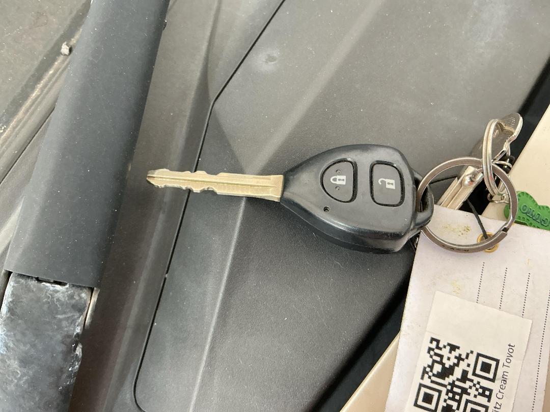 Photo '23' of Toyota Vitz Photo '23' of Toyota Vitz