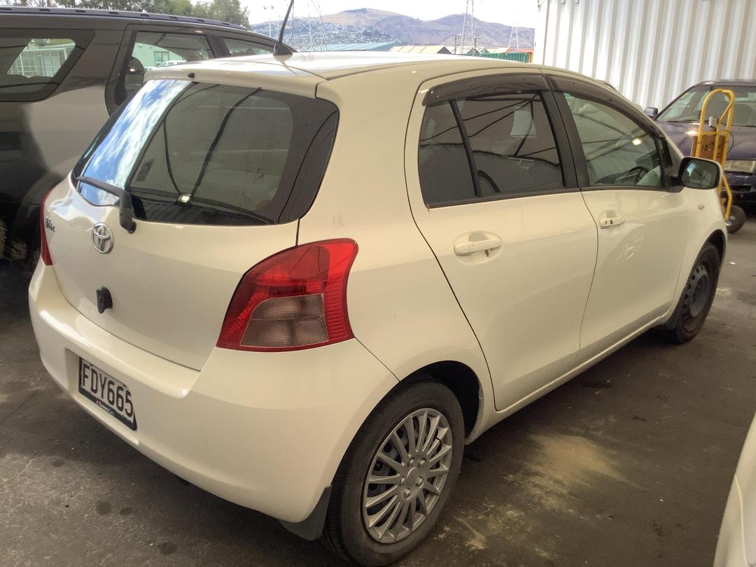 Photo '4' of Toyota Vitz Photo '4' of Toyota Vitz