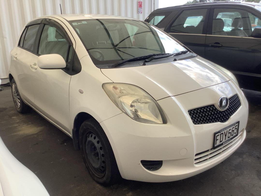 Photo '3' of Toyota Vitz Photo '3' of Toyota Vitz