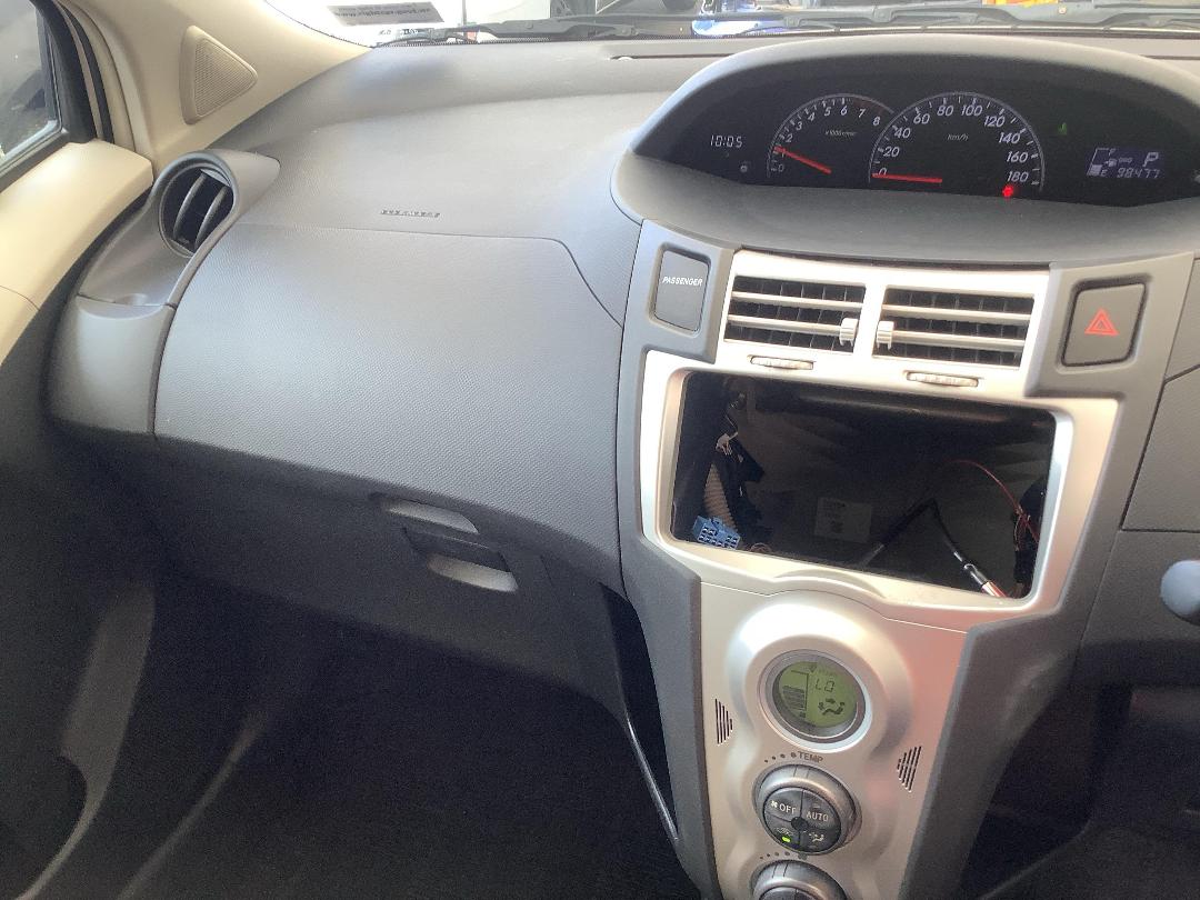 Photo '16' of Toyota Vitz Photo '16' of Toyota Vitz