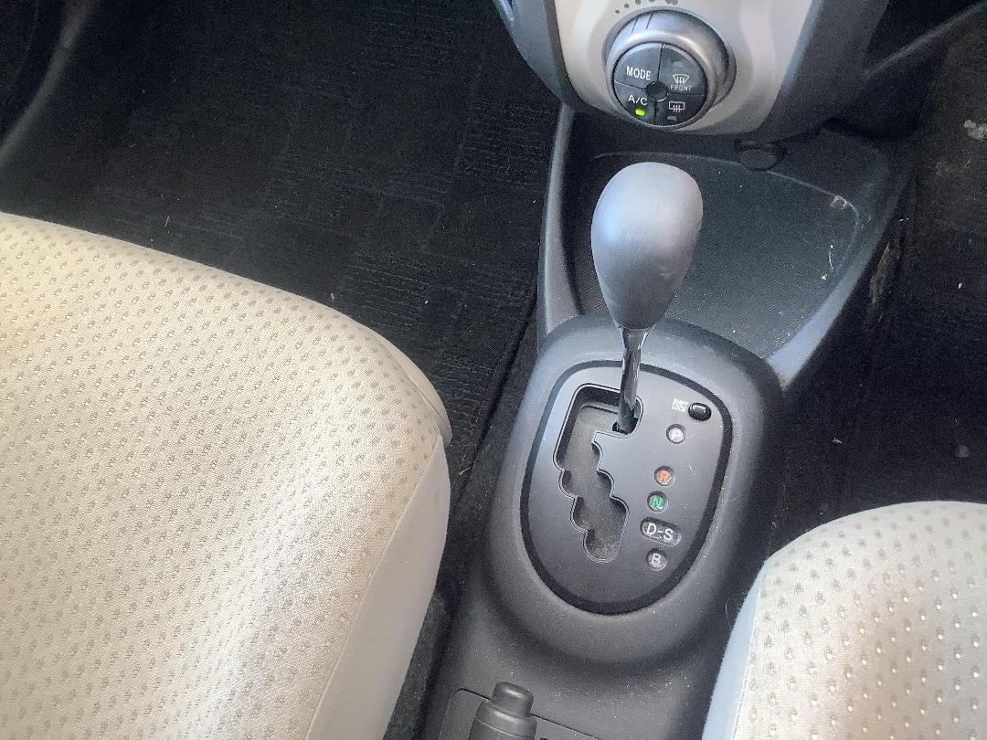 Photo '15' of Toyota Vitz Photo '15' of Toyota Vitz