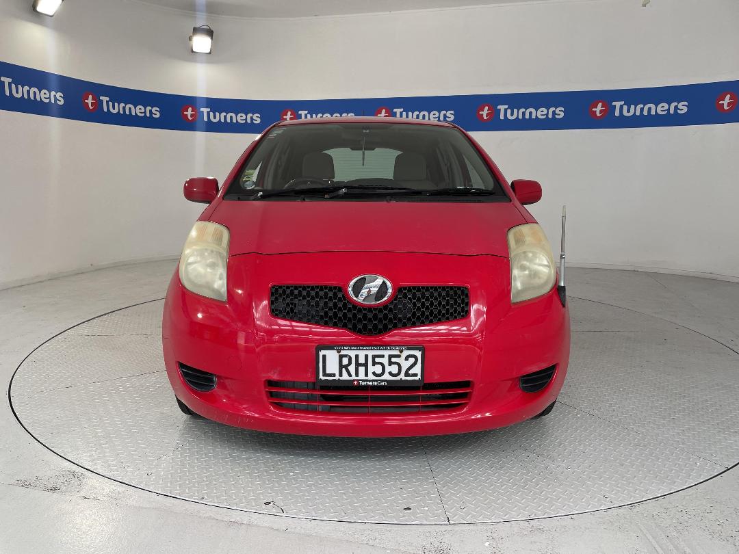 Photo '2' of Toyota Vitz