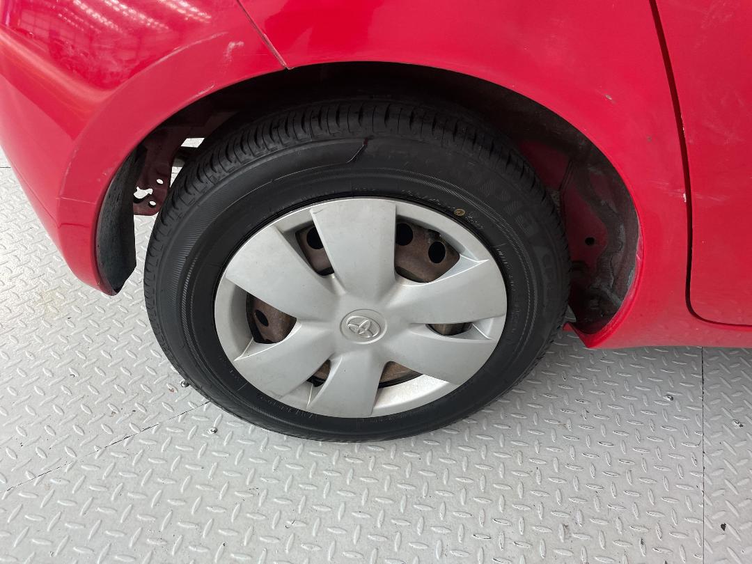 Photo '12' of Toyota Vitz