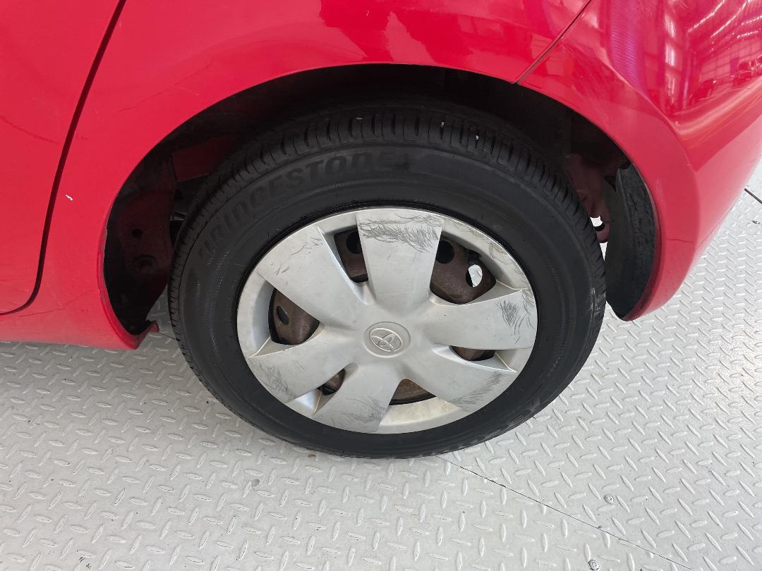 Photo '11' of Toyota Vitz