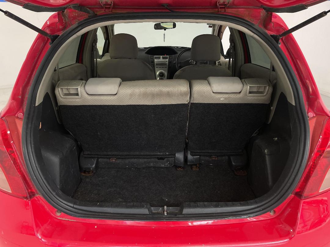 Photo '14' of Toyota Vitz