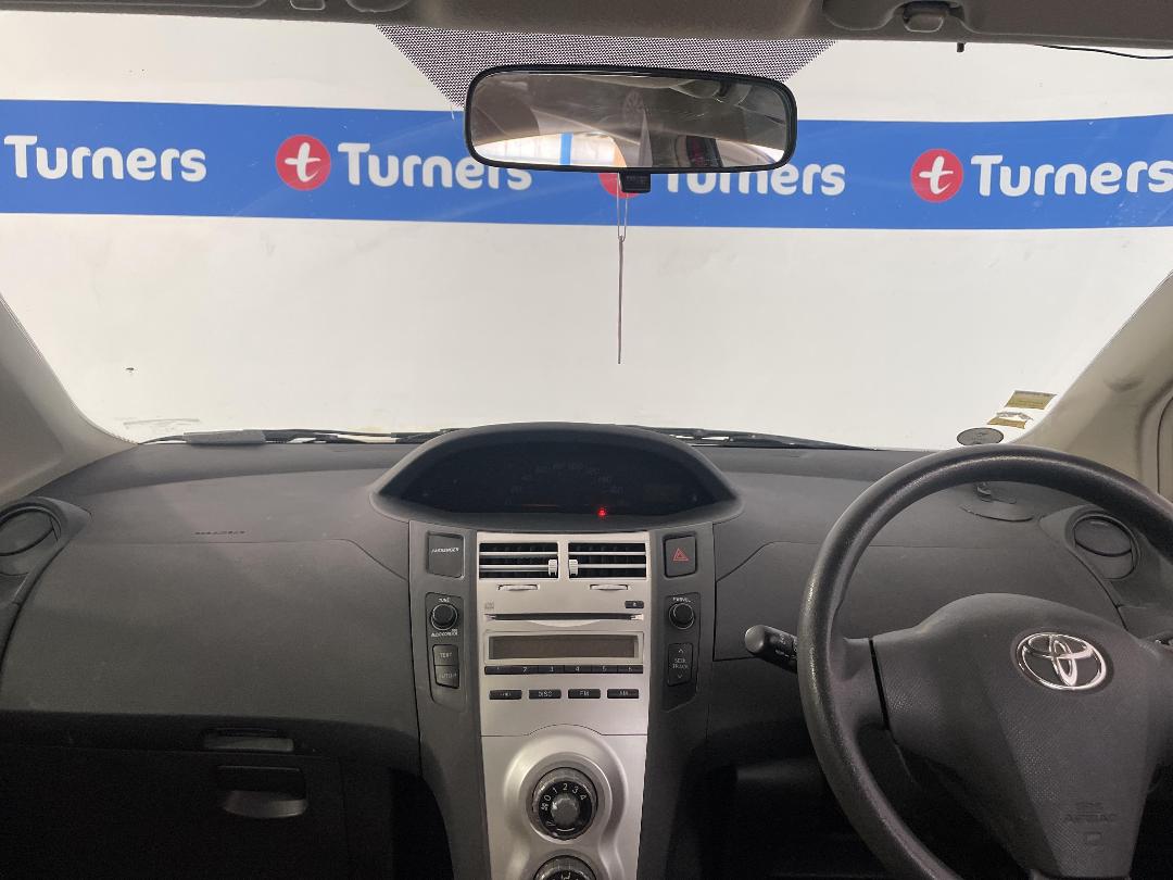 Photo '17' of Toyota Vitz