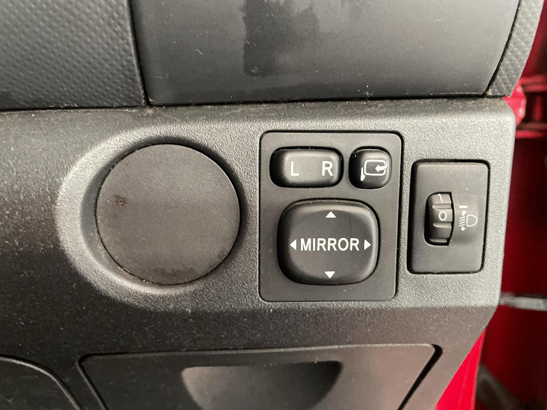 Photo '24' of Toyota Vitz