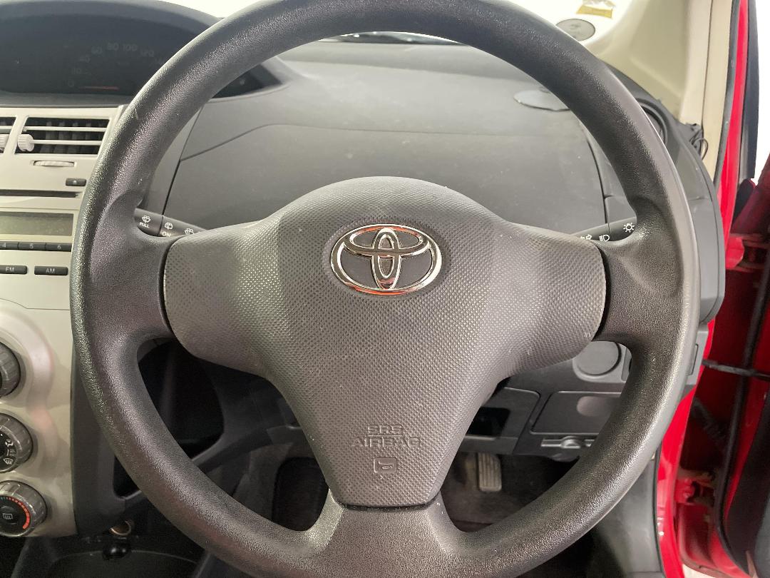 Photo '25' of Toyota Vitz