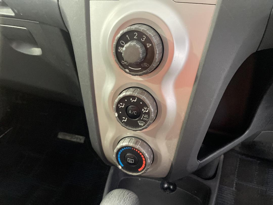 Photo '27' of Toyota Vitz