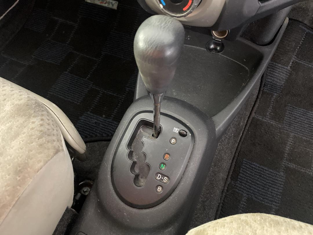 Photo '28' of Toyota Vitz