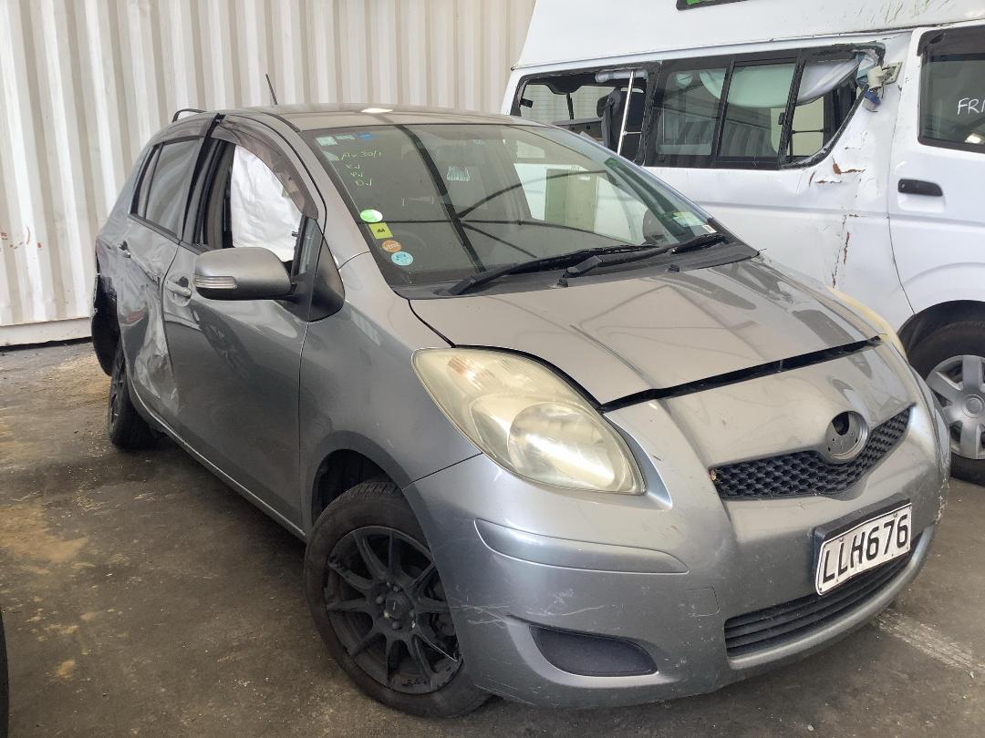 Photo '4' of Toyota Vitz