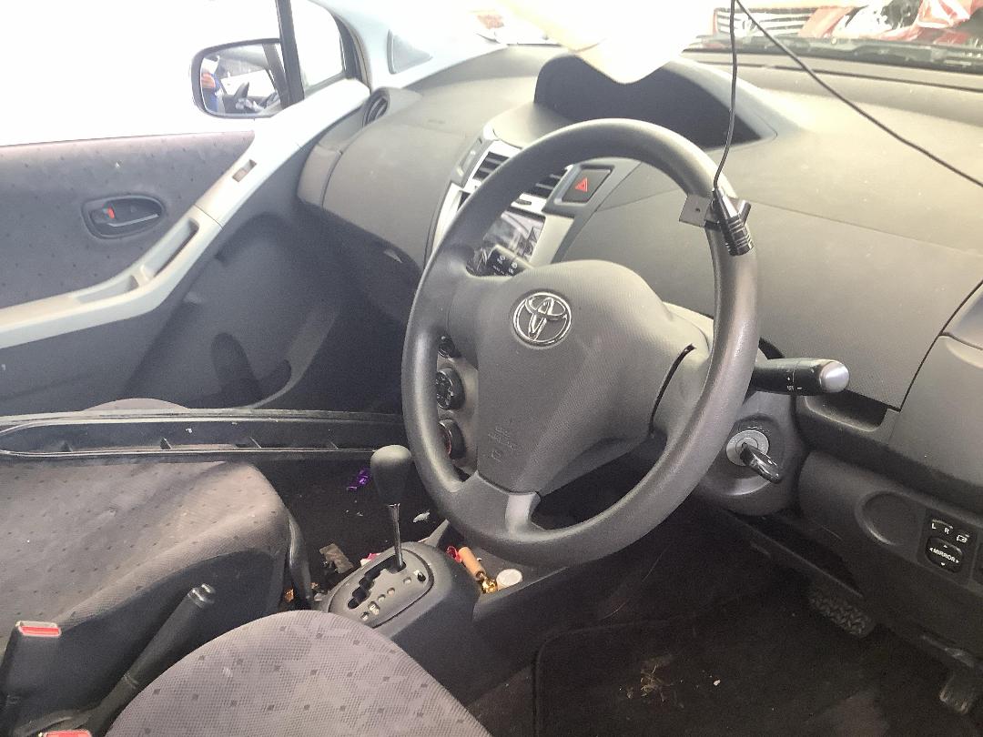 Photo '14' of Toyota Vitz