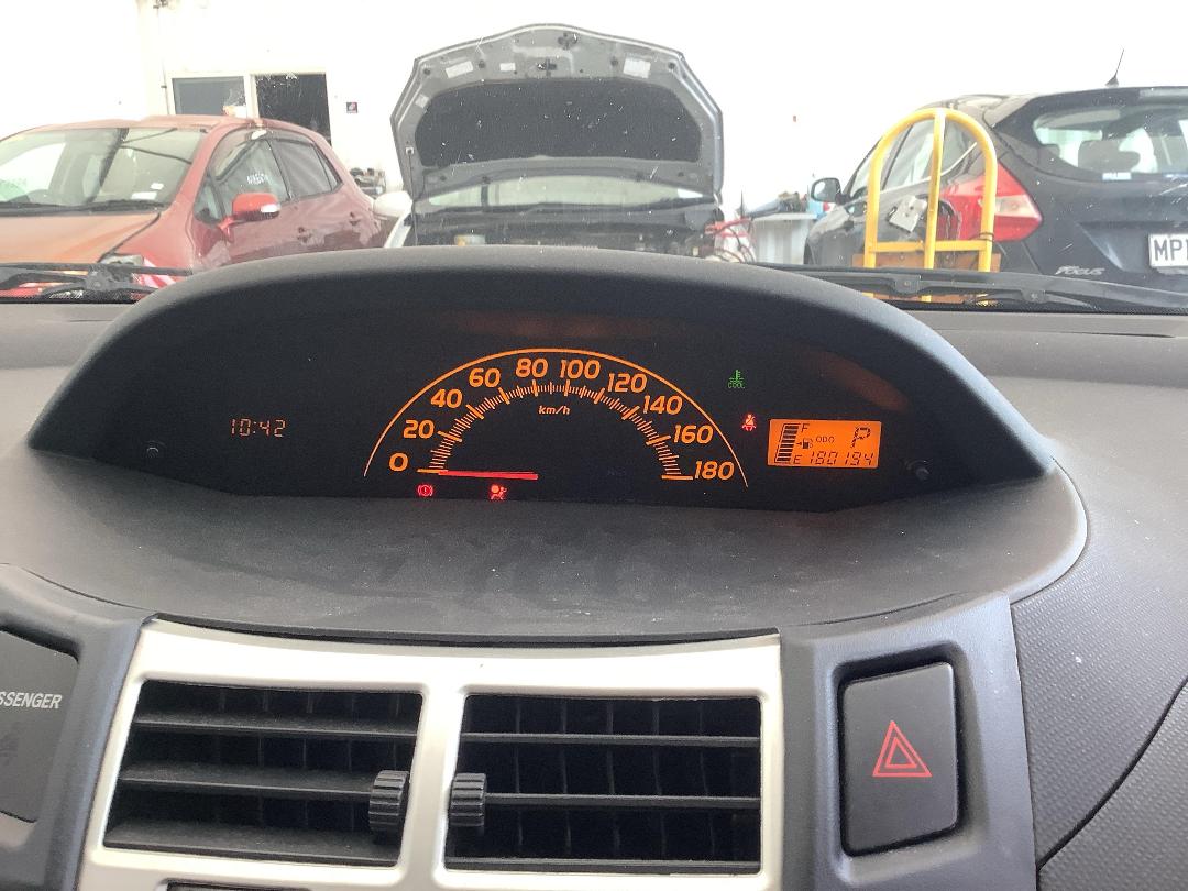 Photo '17' of Toyota Vitz