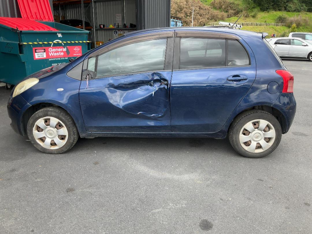 Photo '4' of Toyota Vitz