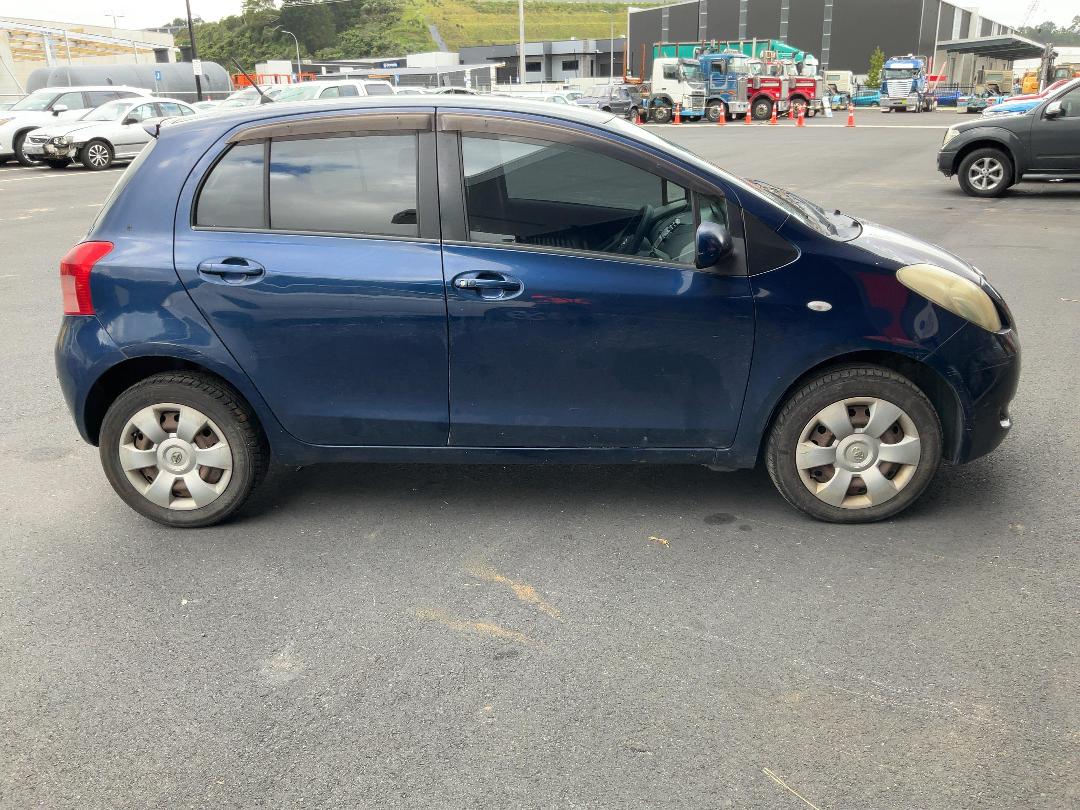 Photo '8' of Toyota Vitz