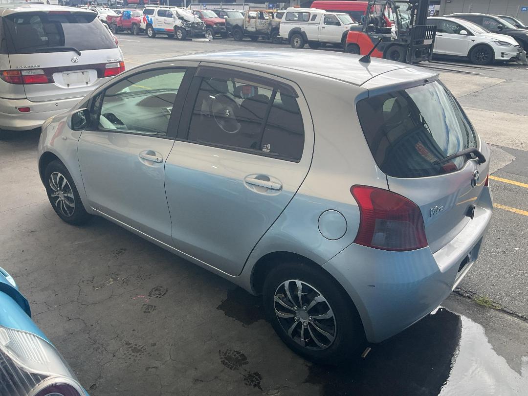 Photo '11' of Toyota Vitz