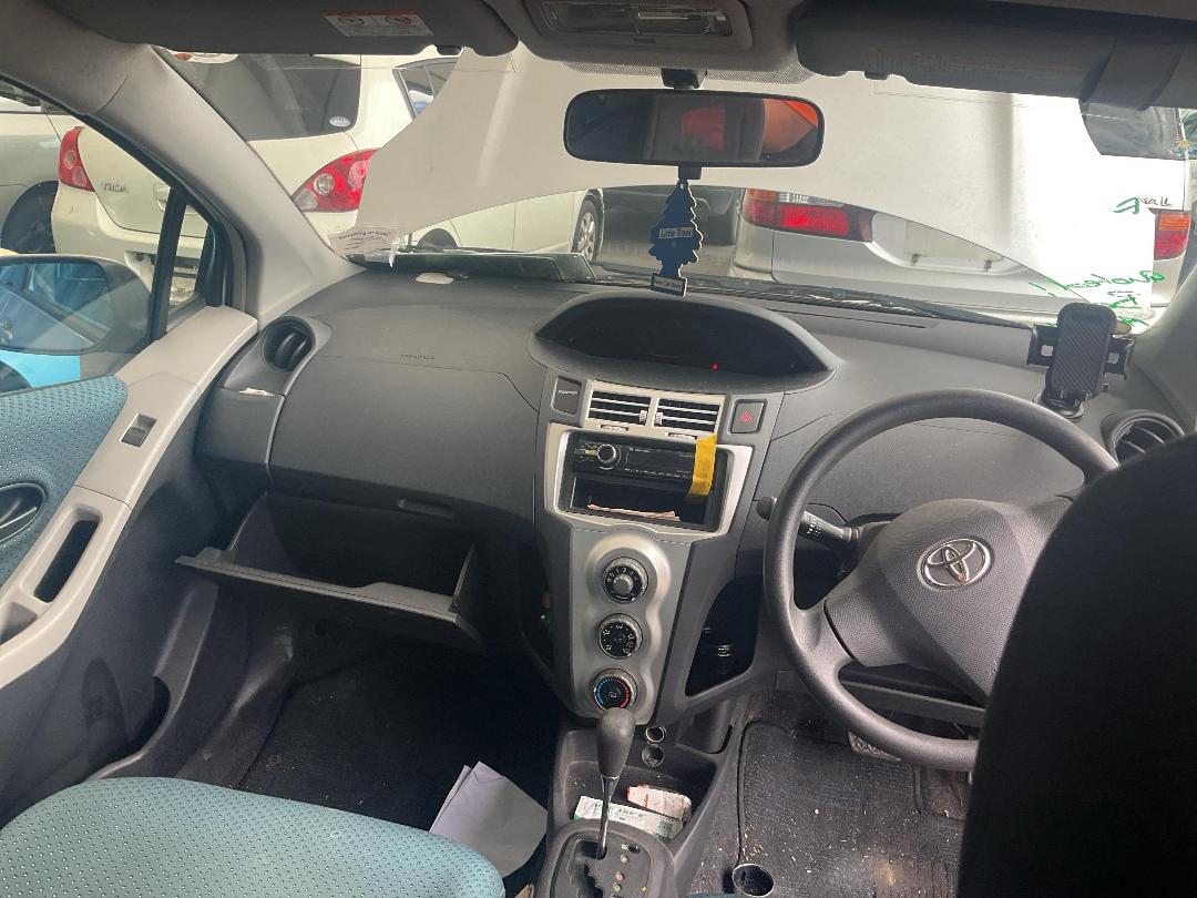 Photo '24' of Toyota Vitz