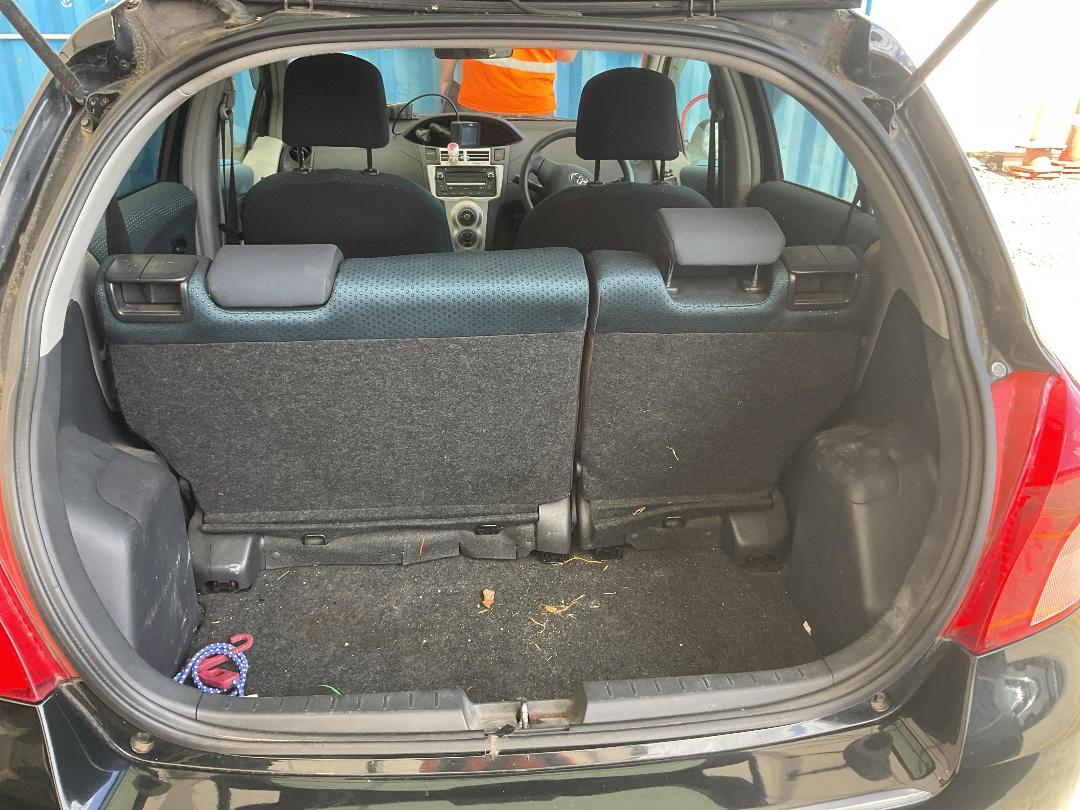 Photo '14' of Toyota Vitz