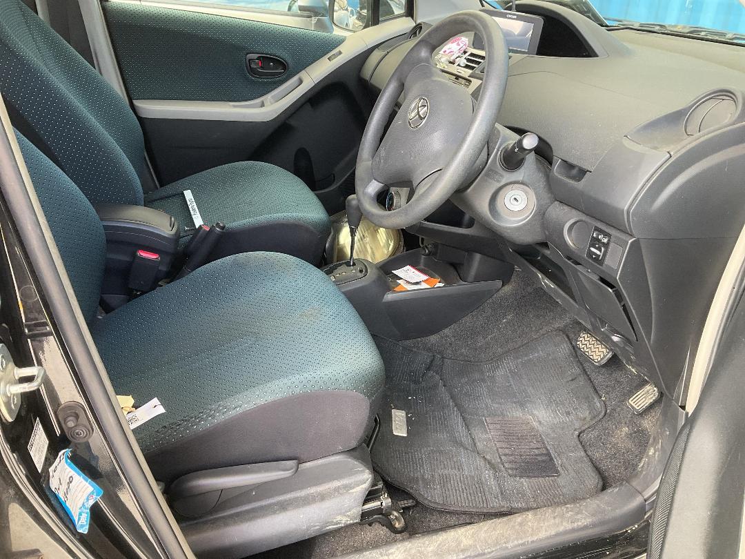 Photo '21' of Toyota Vitz