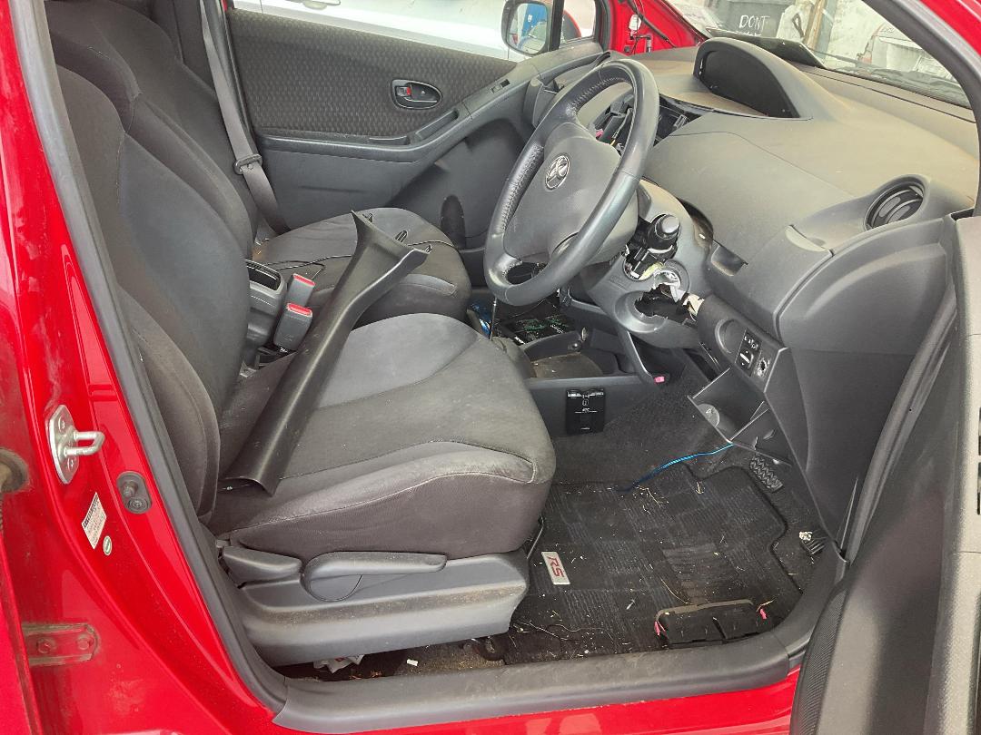 Photo '23' of Toyota Vitz Photo '23' of Toyota Vitz