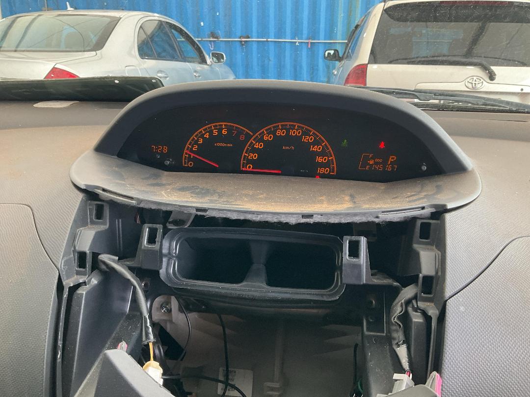 Photo '30' of Toyota Vitz Photo '30' of Toyota Vitz