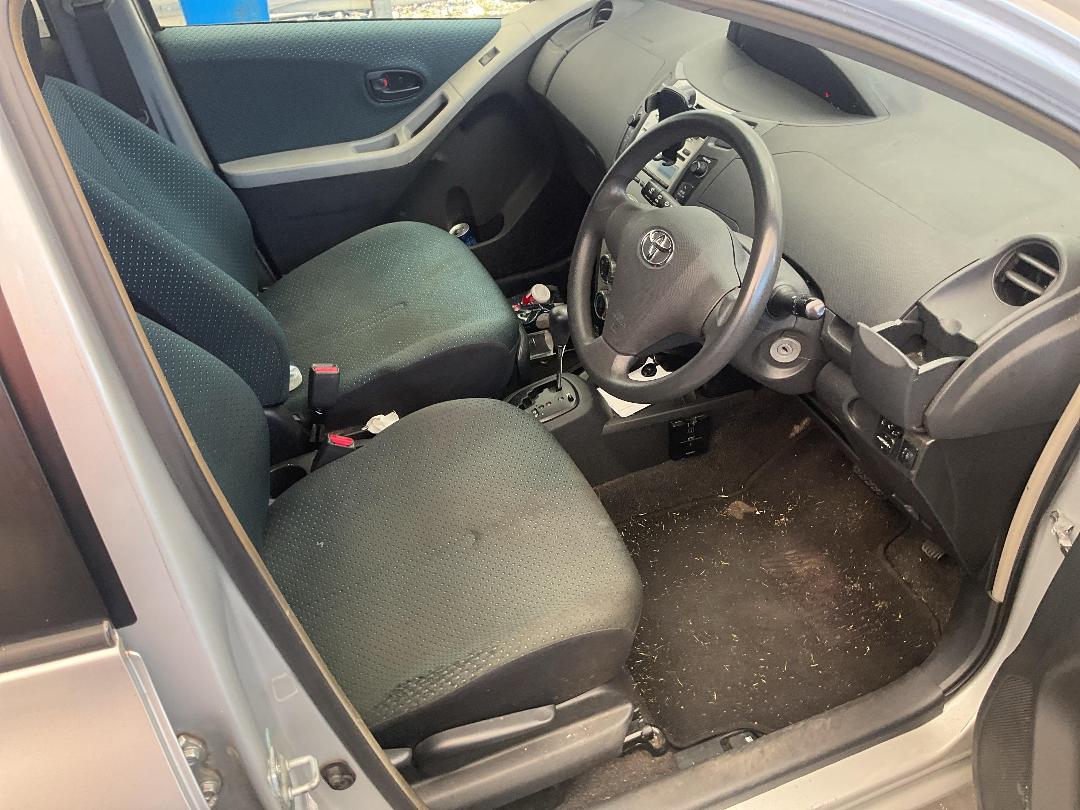 Photo '20' of Toyota Vitz